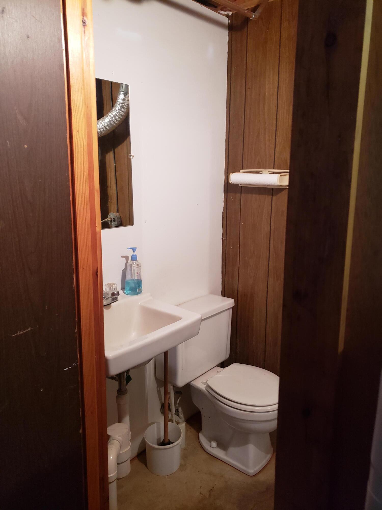 29 Duck Cove Road Orland, ME 04472 - Photo 44 of 60 Half bath on first floor