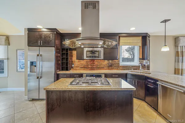 $1,325,000 | 11 Theresa Lane, Port Jefferson, NY 11777