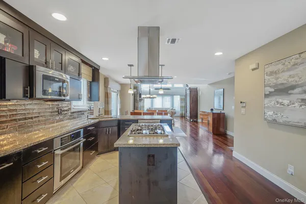 $1,325,000 | 11 Theresa Lane, Port Jefferson, NY 11777