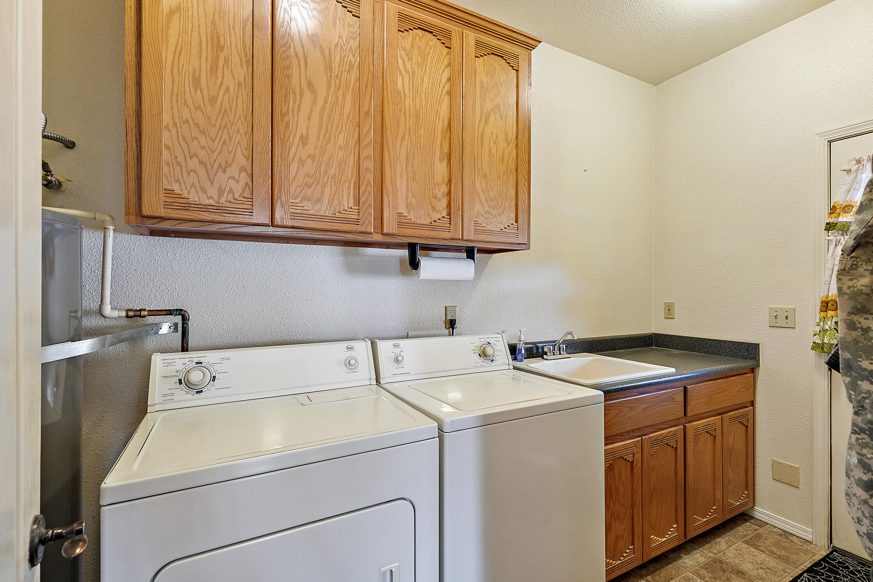 3852 North River Road Gold Hill, OR 97525 - Photo 15 of 39 Washer & Dryer Included