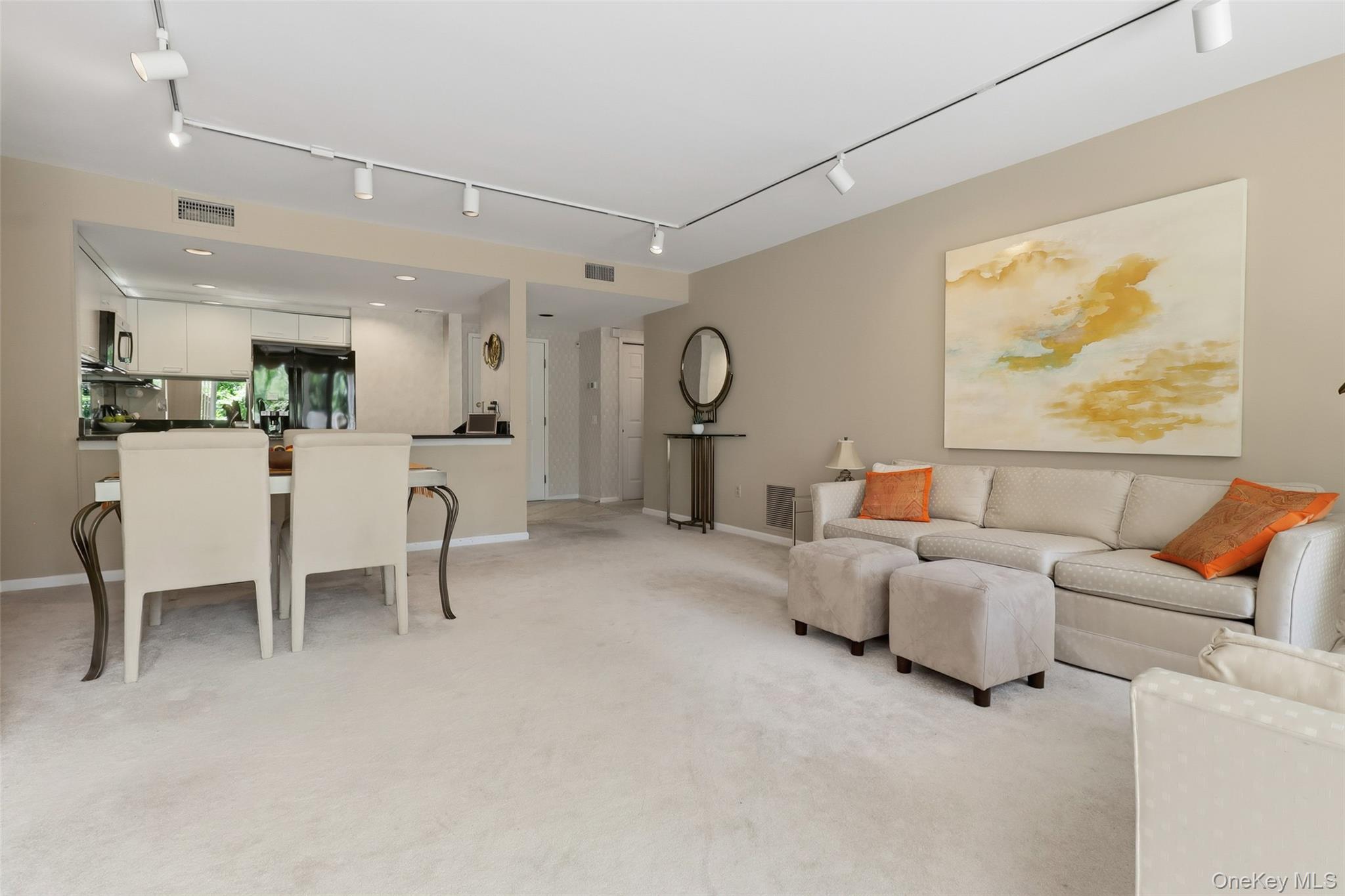 333 North State Road, Unit 45 Briarcliff Manor, NY 10510 - Photo 5 of 26 Open concept living and dining.