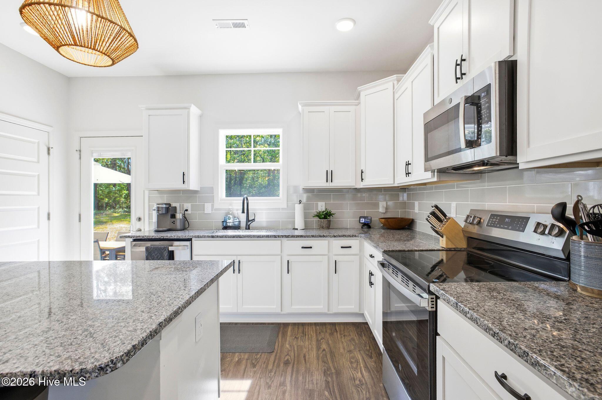 2409 Sunset Harbor Road Southeast Bolivia, NC 28422 - Photo 26 of 60 22_457A4602