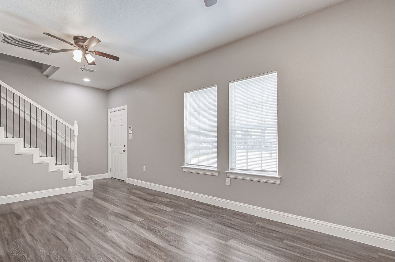 2402 Spence Street, Unit A Houston, TX 77093 - Photo 4 of 14 LOUNGE