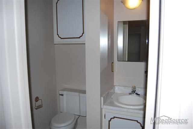 776 Oak Brook Ridge Drive, Unit 160 Rochester, MI 48307 - Photo 11 of 18 31226515-10.JPG