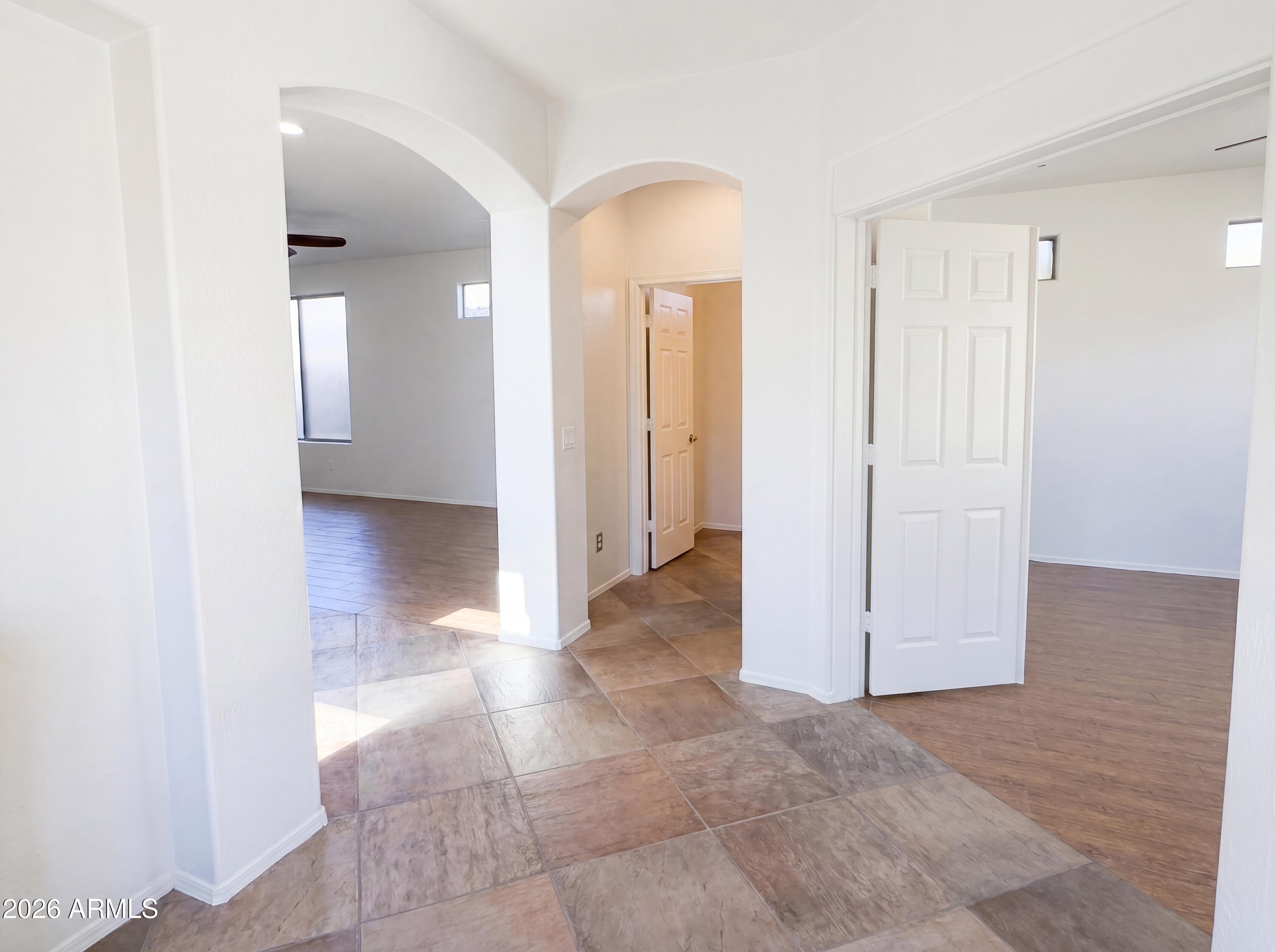 2513 West Florentine Road Phoenix, AZ 85086 - Photo 6 of 38