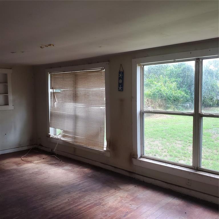 949 North Lake Street Lake Hamilton, FL 33844 - Photo 7 of 11 a view of empty room with wooden floor and fan