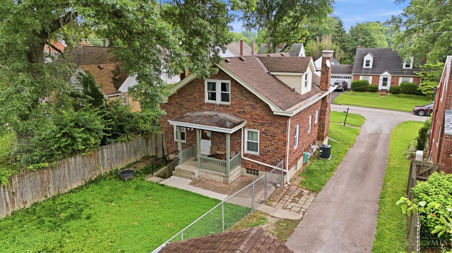 5555 Leumas Road Cincinnati, OH 45239 - Photo 3 of 40