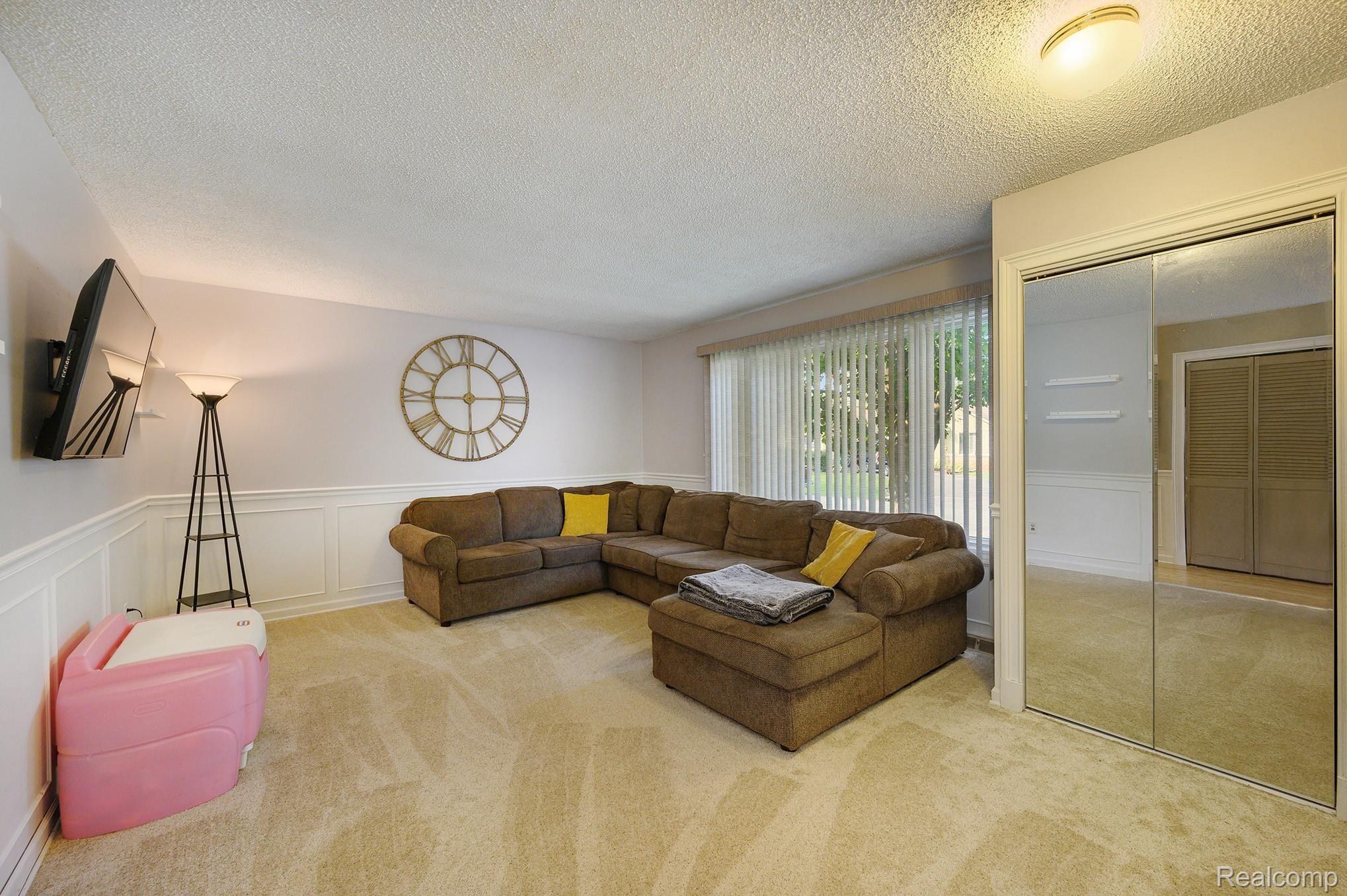1745 Chateau Road Commerce Township, MI 48382 - Photo 6 of 26 1745 Chateau _6.jpg