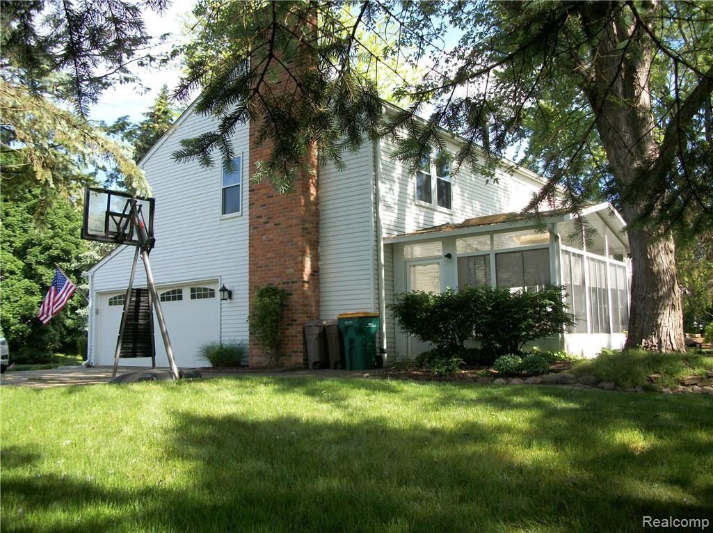 36125 Fredericksburg Road Farmington, MI 48331 - Photo 5 of 63 028.JPG