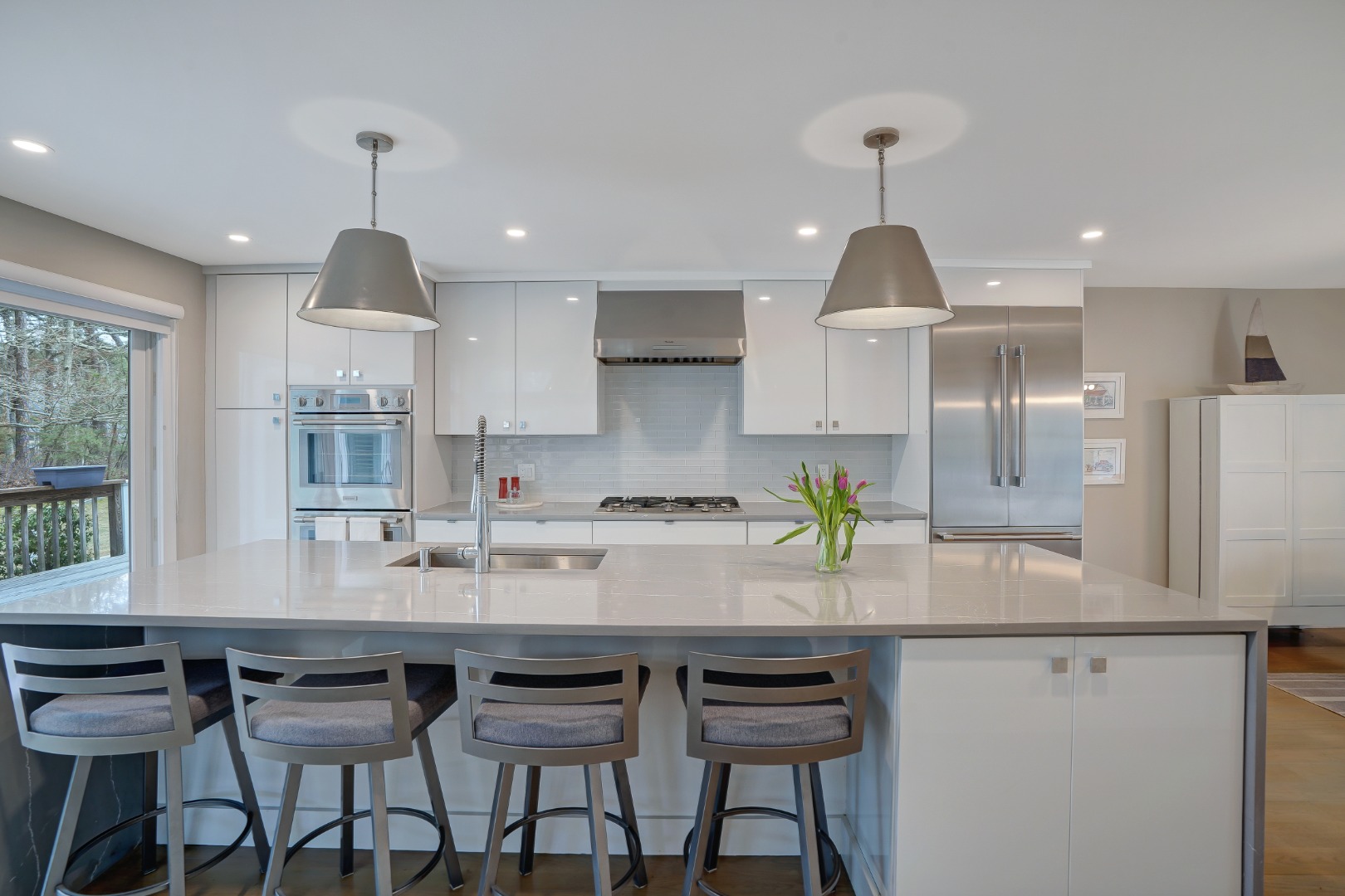 150 Cove Road, Unit 10 Vineyard Haven, MA 02568 - Photo 8 of 45 Oversized kitchen island with quartz countertops.