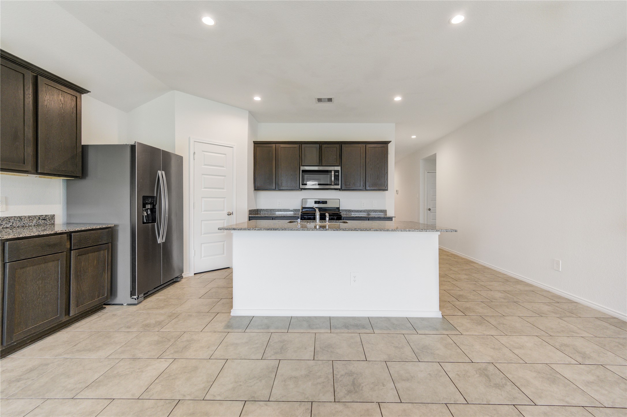 7547 Cattle Walker Court Rosharon, TX 77583 - Photo 7 of 27 Island Kitchen