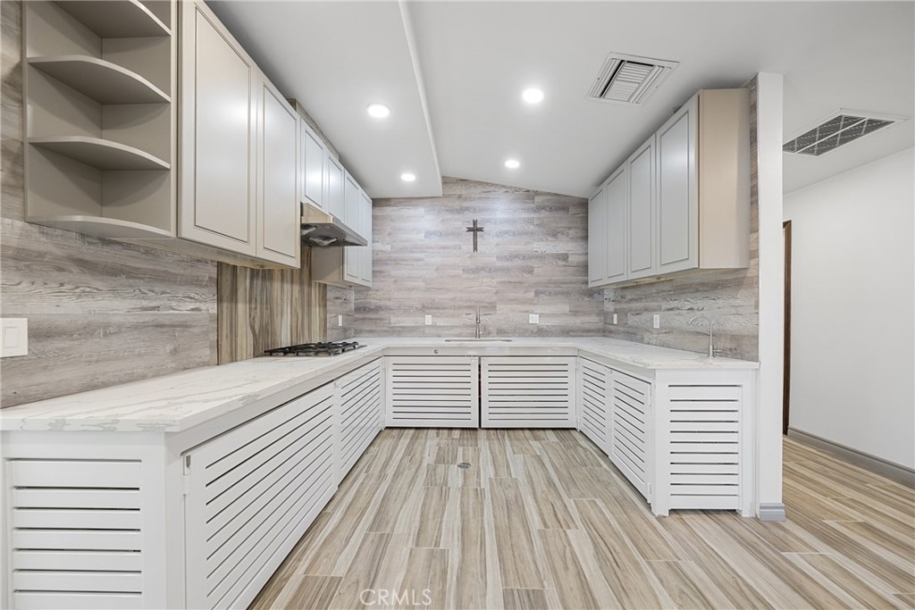 26251 Ravenhill Road Canyon Country, CA 91387 - Photo 17 of 64 Kitchen