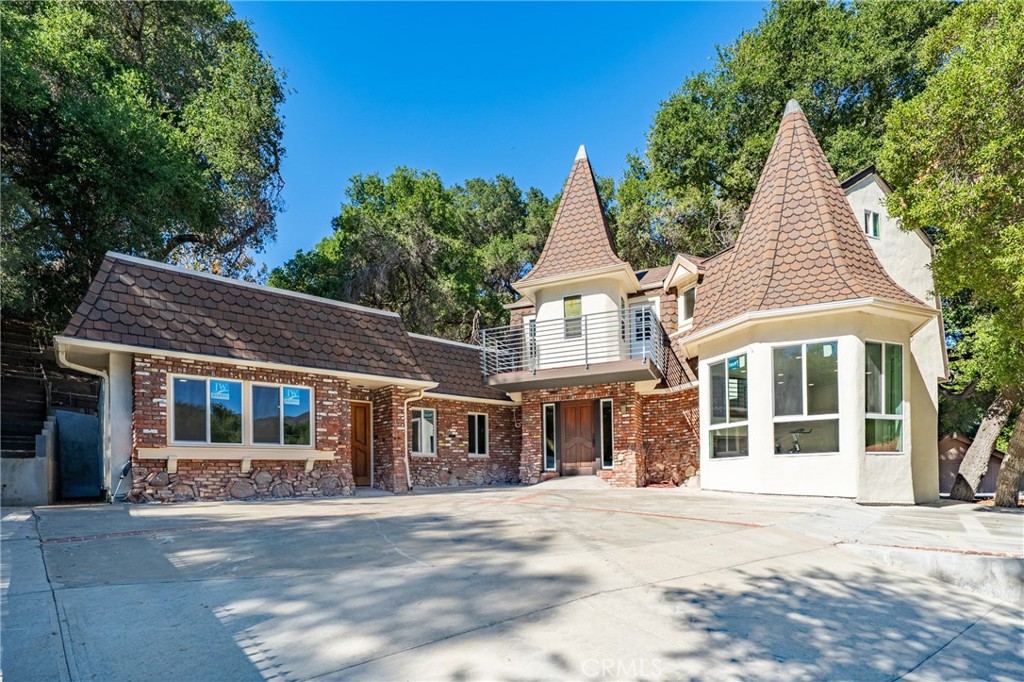26251 Ravenhill Road Canyon Country, CA 91387 - Photo 3 of 64 front view of a house with a yard
