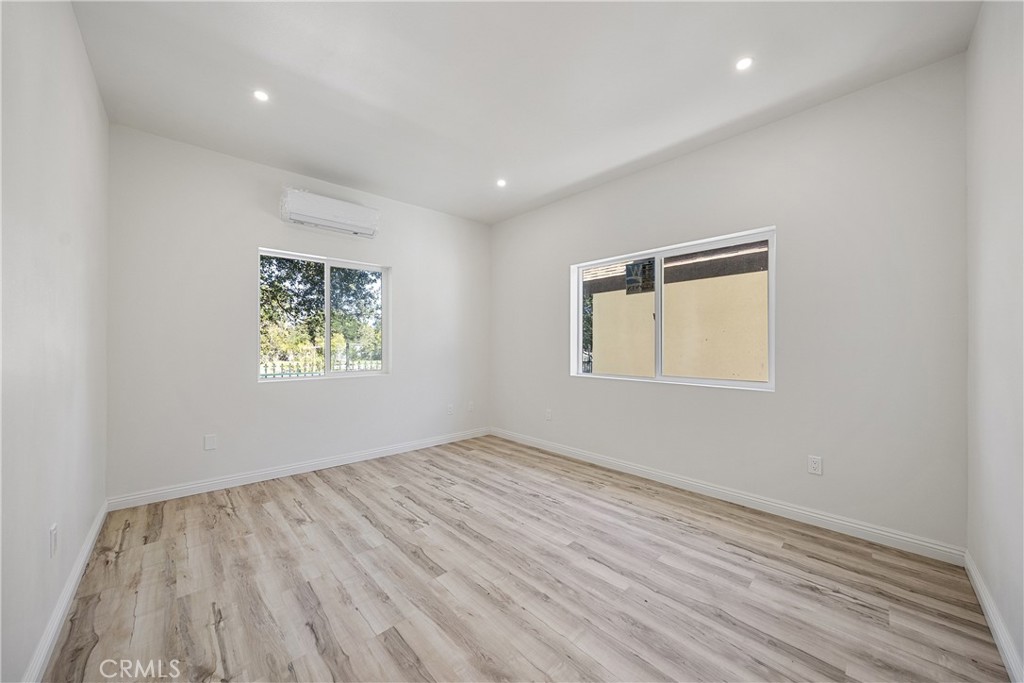 26251 Ravenhill Road Canyon Country, CA 91387 - Photo 38 of 64 an empty room with a window