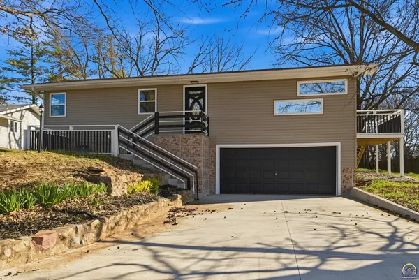 $287,000 | 308 Kansa Drive, Ozawkie, KS 66070