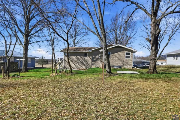 $287,000 | 308 Kansa Drive, Ozawkie, KS 66070
