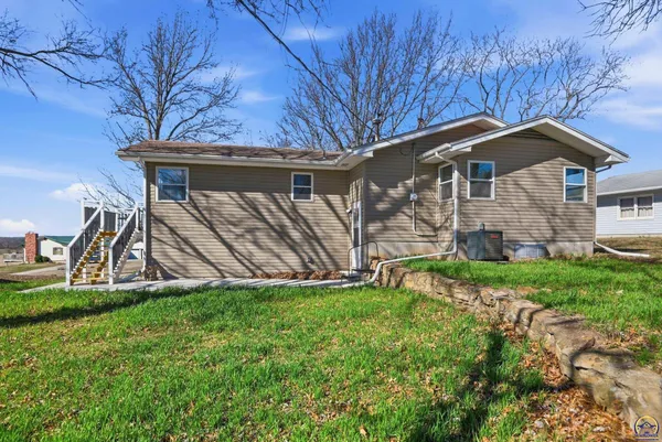 $287,000 | 308 Kansa Drive, Ozawkie, KS 66070