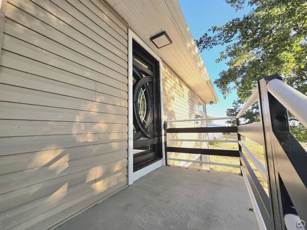 $287,000 | 308 Kansa Drive, Ozawkie, KS 66070