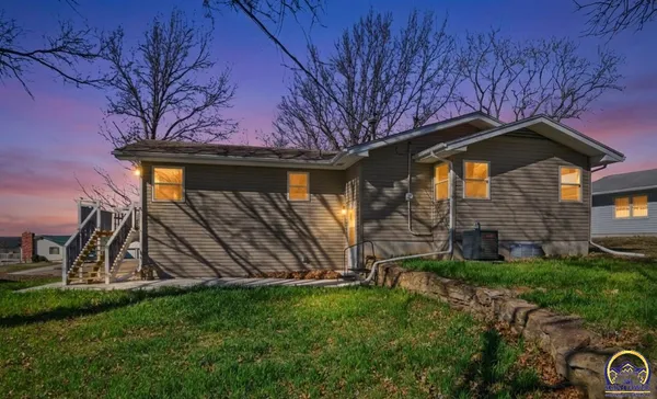 $287,000 | 308 Kansa Drive, Ozawkie, KS 66070