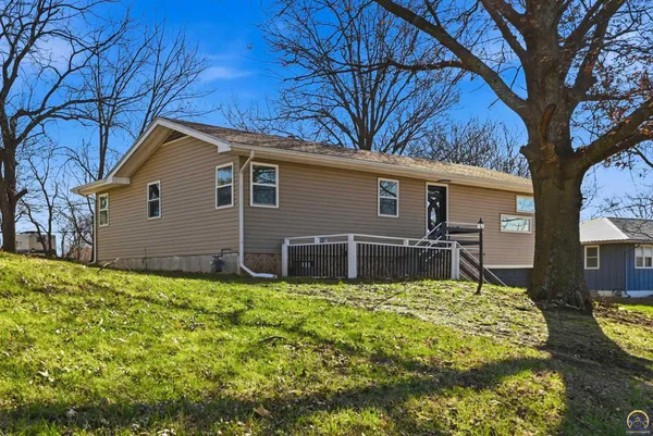 $287,000 | 308 Kansa Drive, Ozawkie, KS 66070