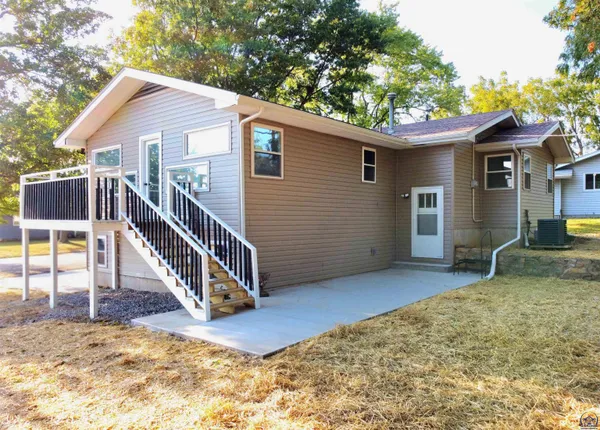 $287,000 | 308 Kansa Drive, Ozawkie, KS 66070