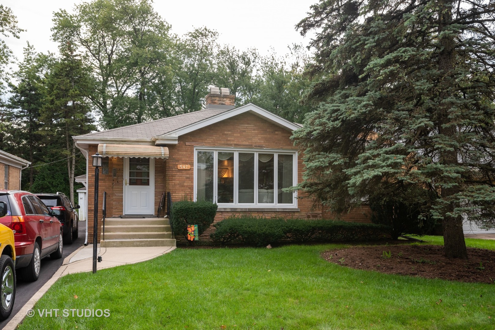 547 Selborne Road Riverside, IL 60546 - Photo 1 of 11