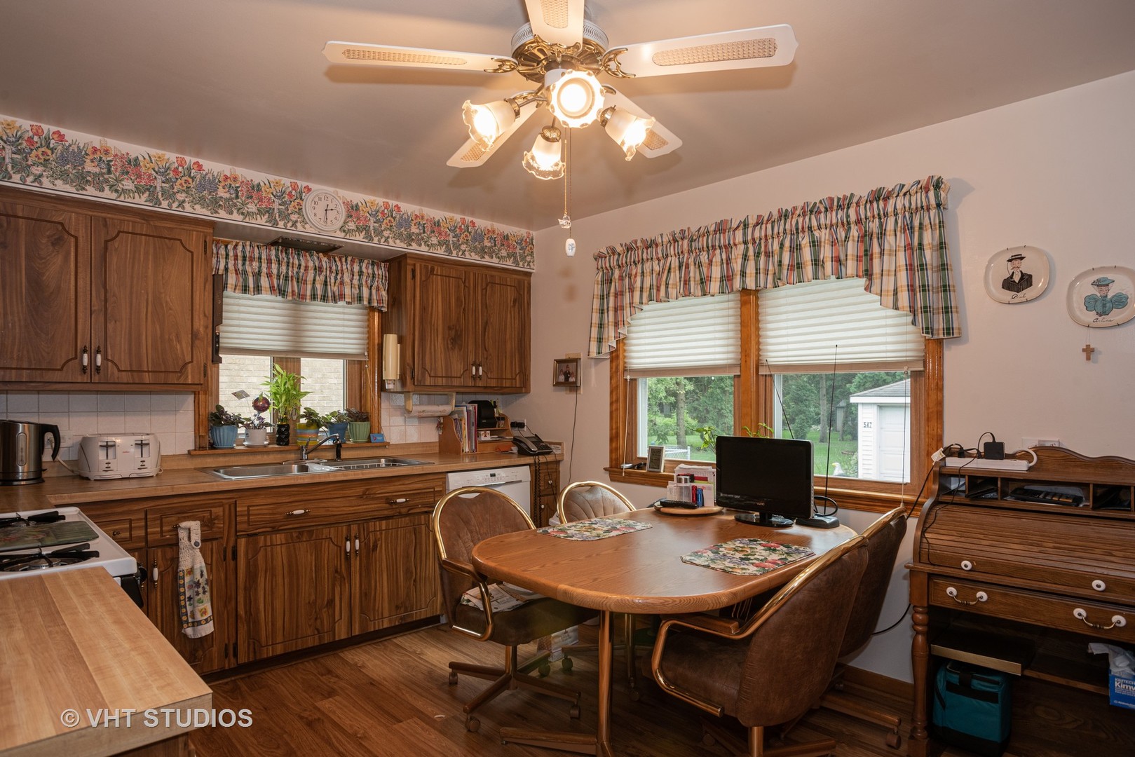 547 Selborne Road Riverside, IL 60546 - Photo 4 of 11
