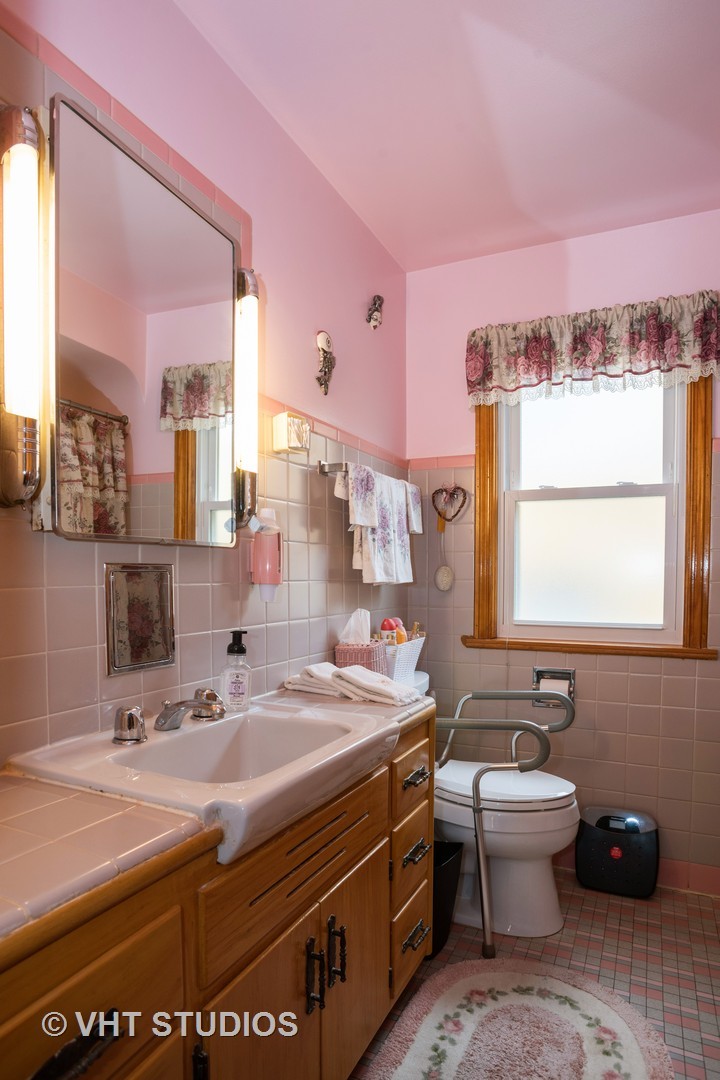 547 Selborne Road Riverside, IL 60546 - Photo 10 of 11