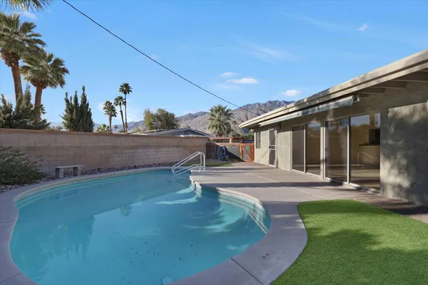 $995,000 | 1617 East Paseo El Mirador, Palm Springs, CA 92262