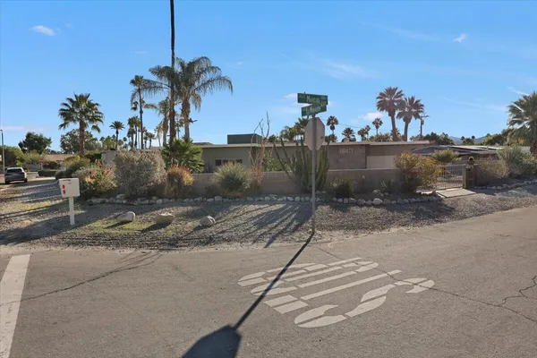 $995,000 | 1617 East Paseo El Mirador, Palm Springs, CA 92262