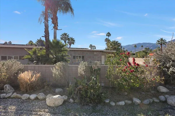 $995,000 | 1617 East Paseo El Mirador, Palm Springs, CA 92262