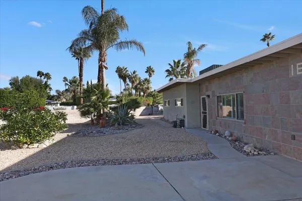 $995,000 | 1617 East Paseo El Mirador, Palm Springs, CA 92262