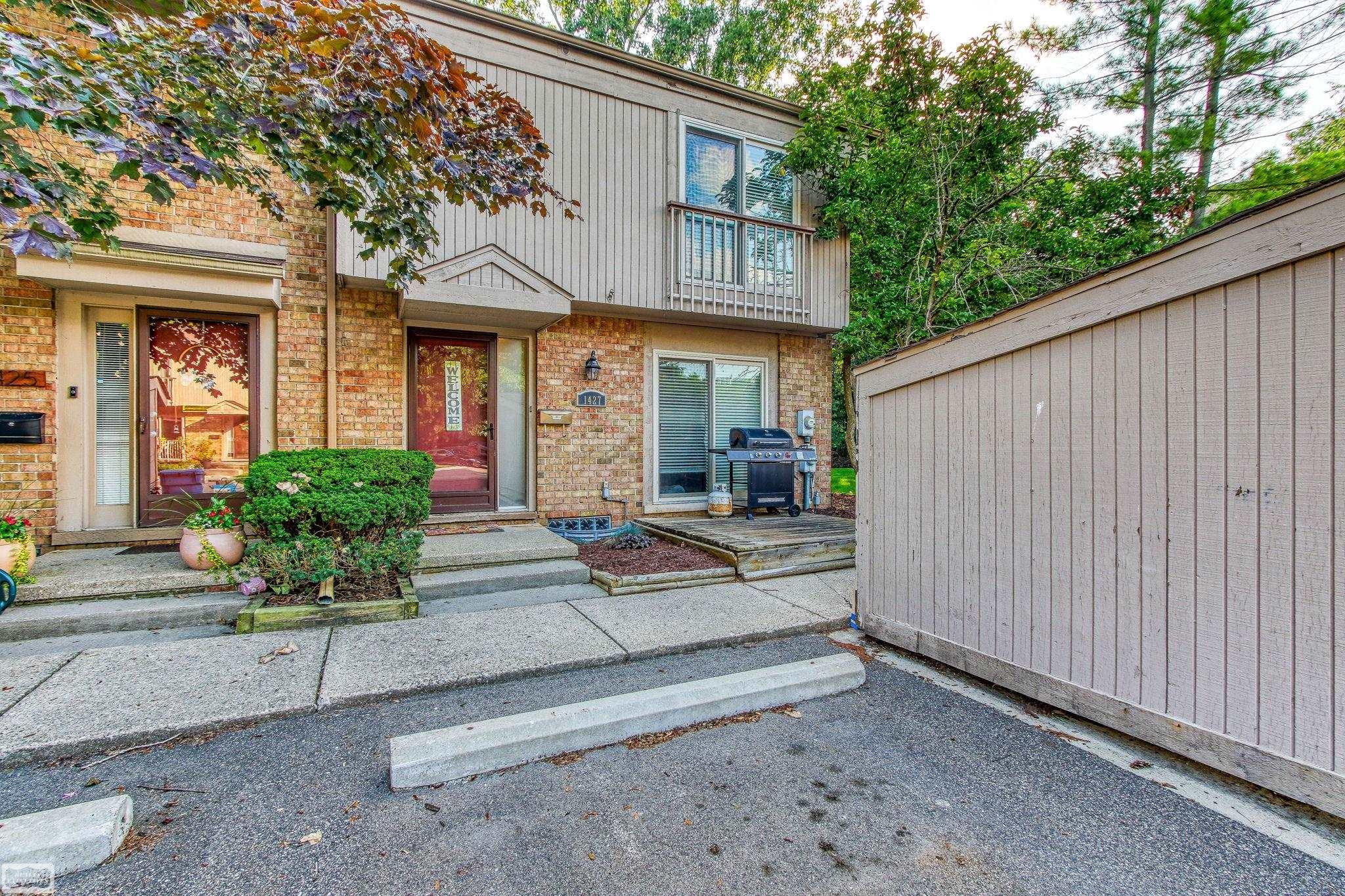 1427 Oakbrook E Drive Rochester Hills, MI 48307 - Photo 2 of 60
