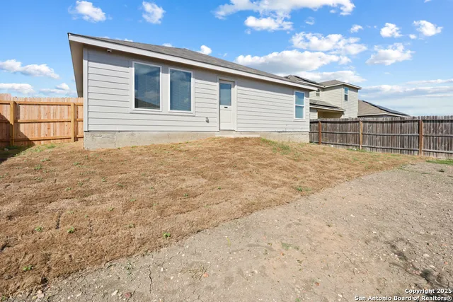 $1,595 | 3421 Sky Place, Seguin, TX 78155