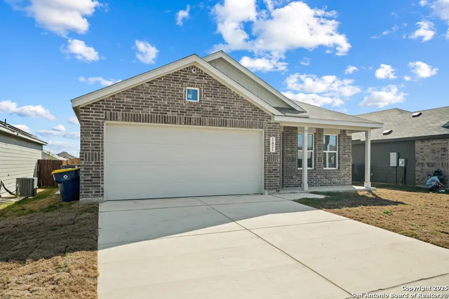 $1,595 | 3421 Sky Place, Seguin, TX 78155