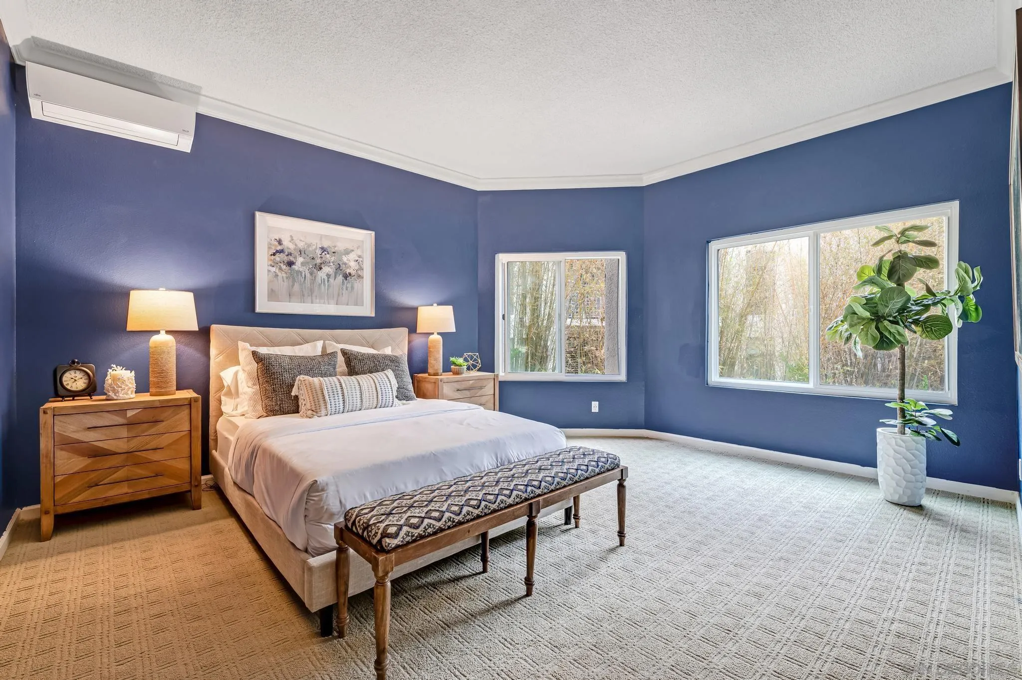 5370 La Jolla Boulevard, Unit 201B La Jolla, CA 92037 - Photo 19 of 31 a spacious bedroom with a bed and window