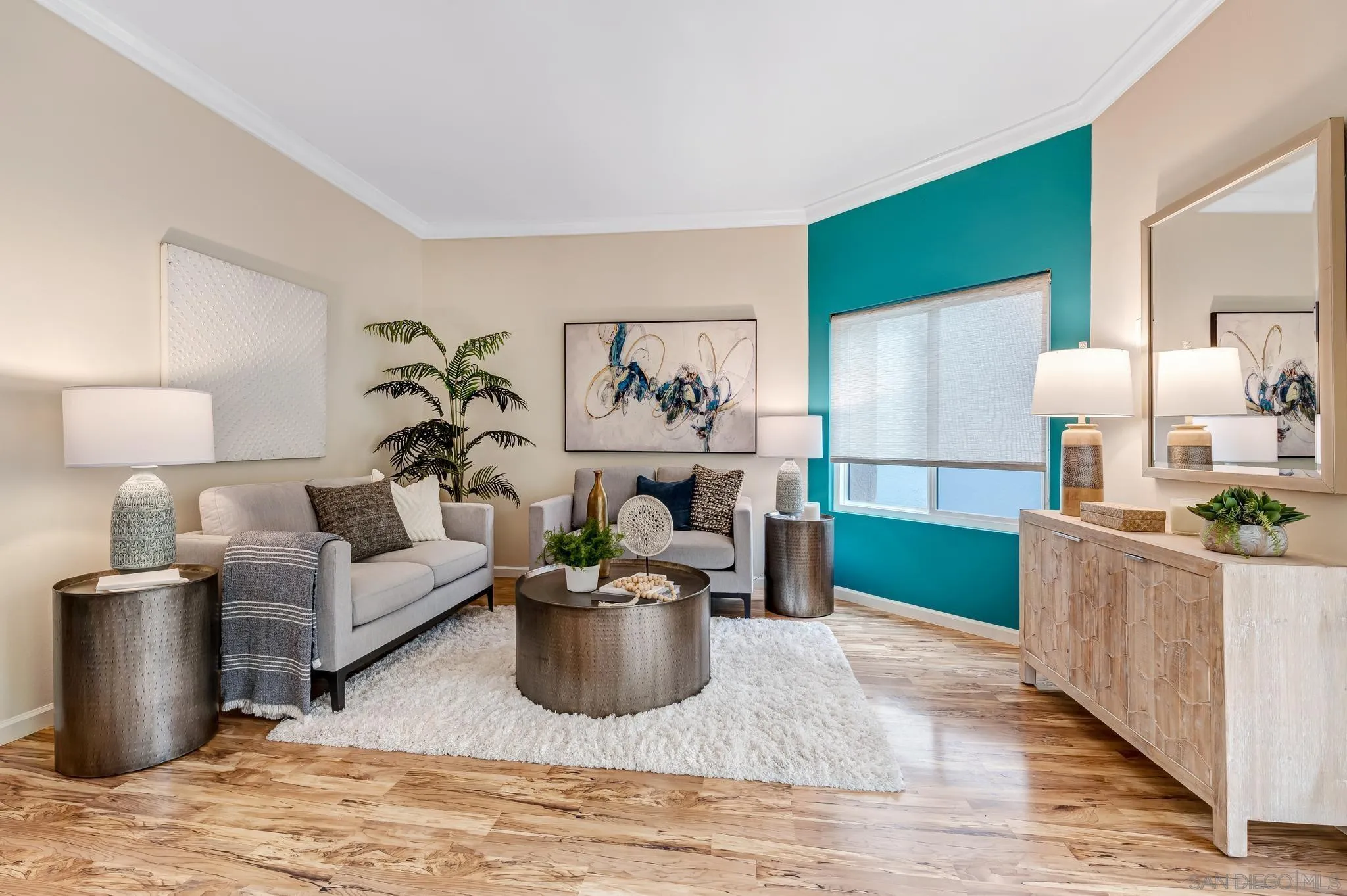 5370 La Jolla Boulevard, Unit 201B La Jolla, CA 92037 - Photo 2 of 31 a living room with furniture