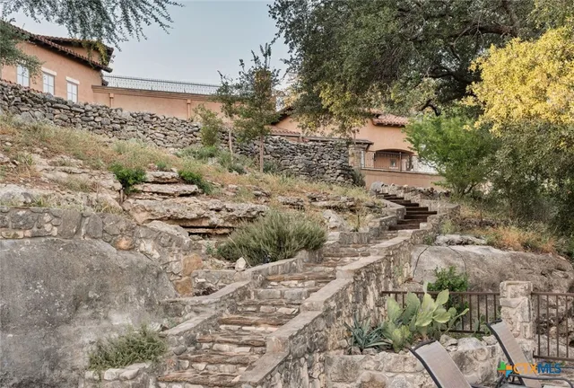 a view of building with a outdoor space