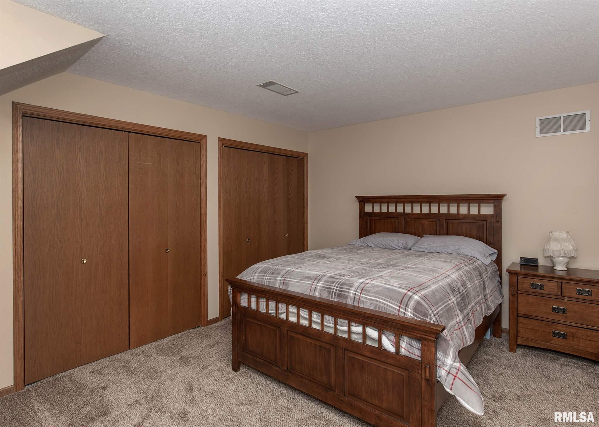 5036 Heatherstone Road Bettendorf, IA 52722 - Photo 20 of 35 Gallery Image 20