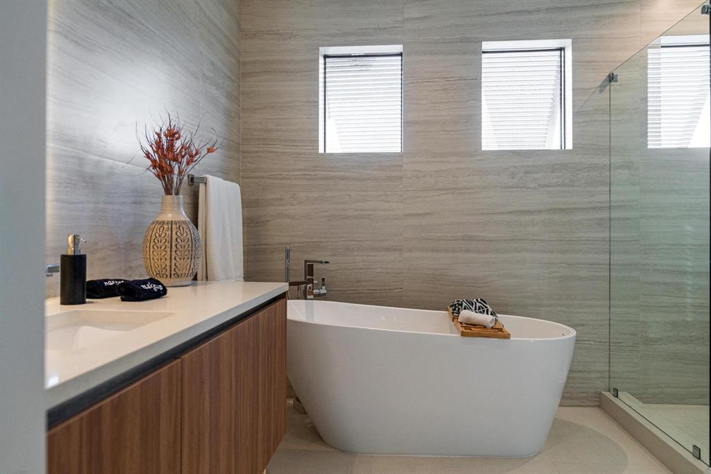 620 Southwest 12th Avenue Fort Lauderdale, FL 33312 - Photo 25 of 49 a bathroom with a bathtub and a sink