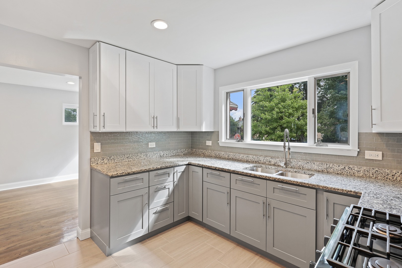 2216 Forest Avenue North Riverside, IL 60546 - Photo 3 of 18