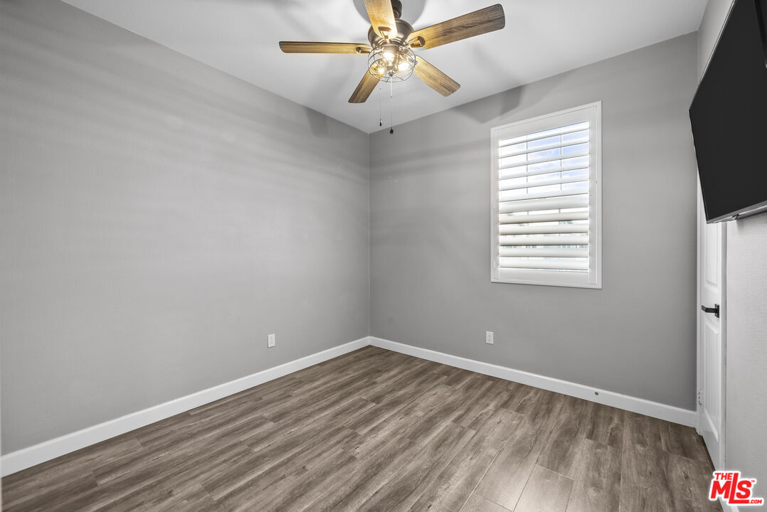 22157 Barrington Way Saugus, CA 91350 - Photo 29 of 48