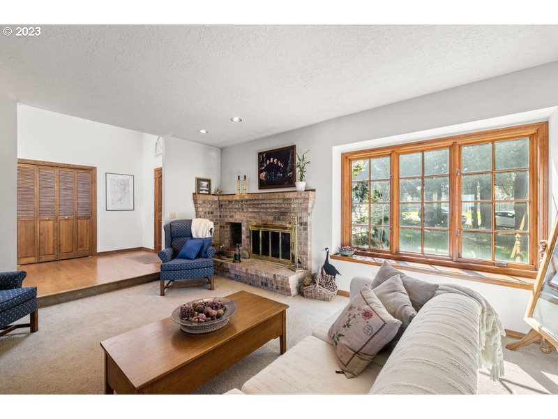 25400 Southwest Valley View Road West Linn, OR 97068 - Photo 8 of 41 Gallery Image 8