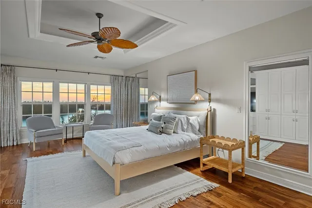 a view of a back yard