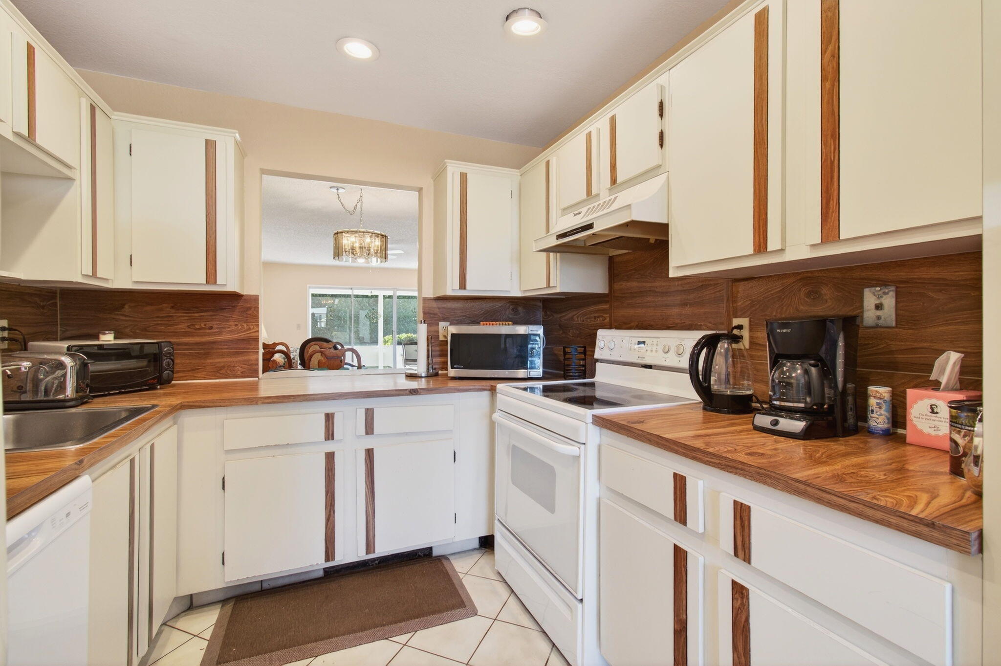 5368 Privet Place, Unit B Delray Beach, FL 33484 - Photo 3 of 44 17-web-or-mls-DSC_1630