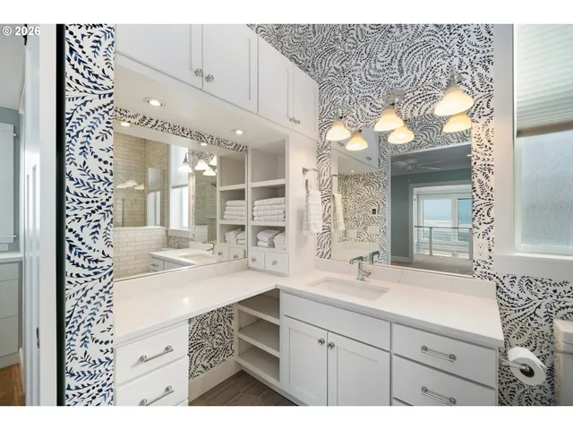 $2,699,000 | 3772 Pacific Street, Cannon Beach, OR 97110