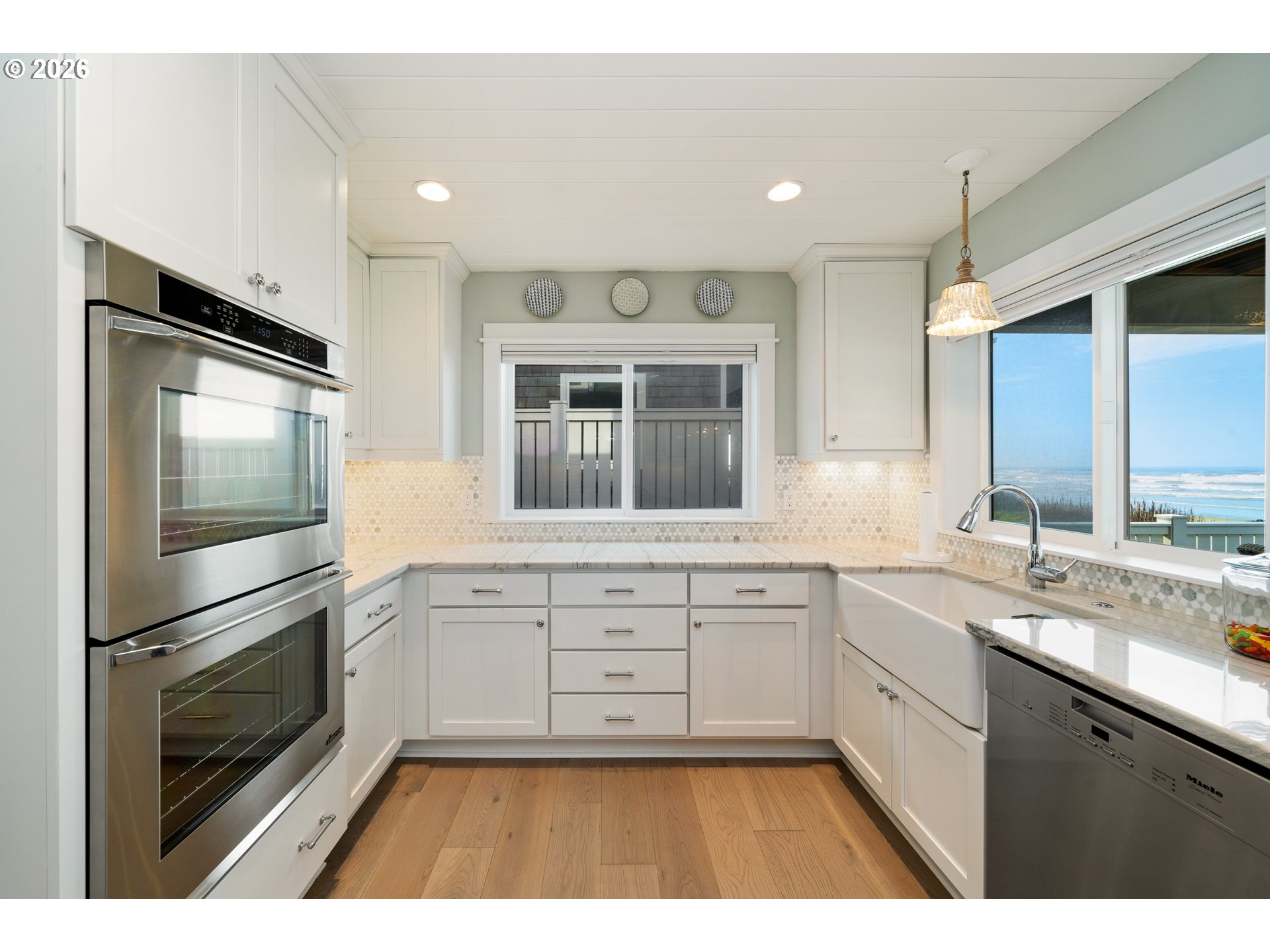 3772 Pacific Street Cannon Beach, OR 97110 - Photo 10 of 48