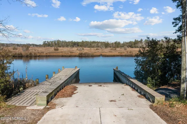 $344,900 | 401 Bay Harbor, Hubert, NC 28539