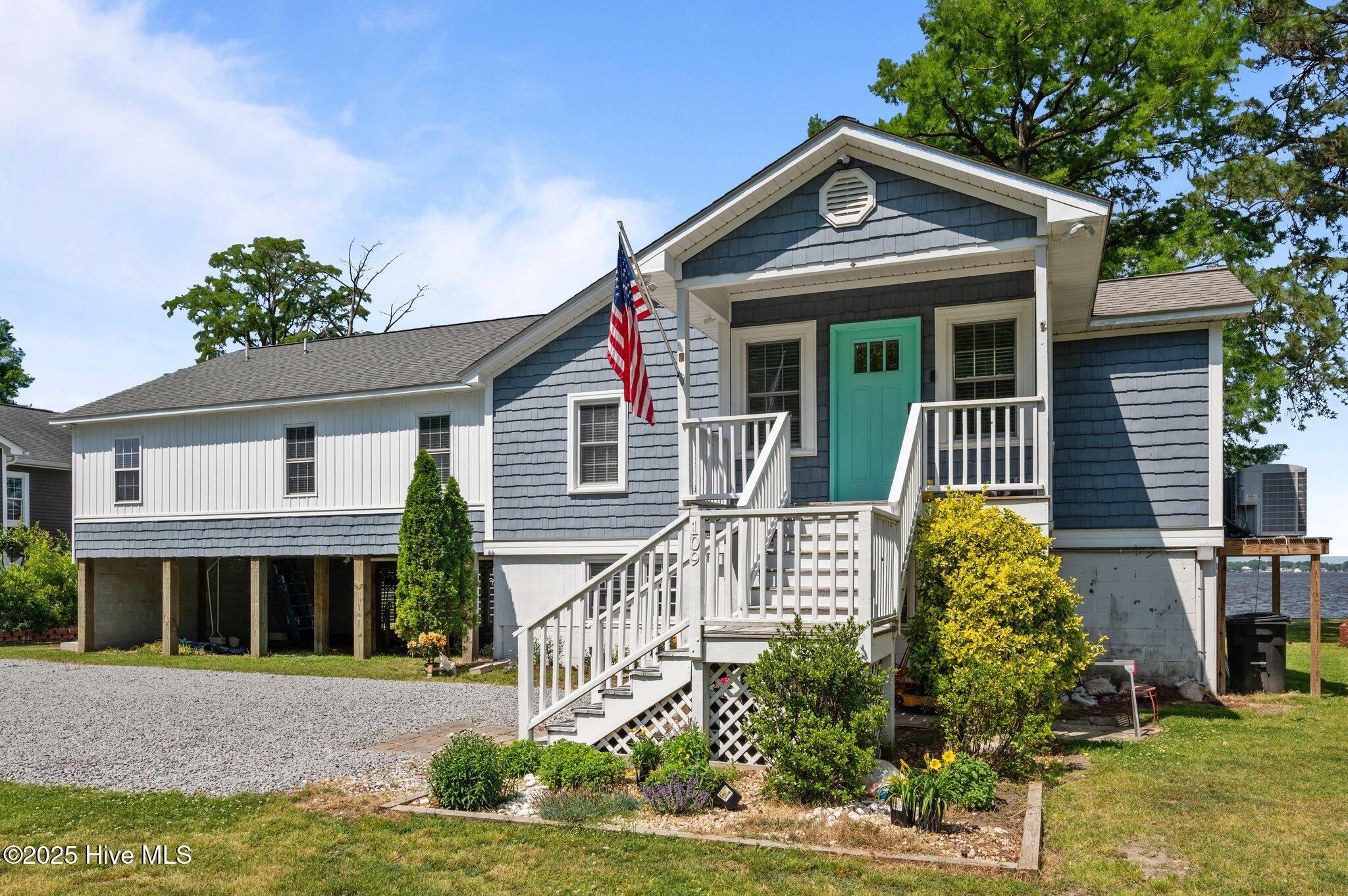 109 Edgewater Beach Road Washington, NC 27889 - Photo 6 of 70 2-web-or-mls-LHV_5641