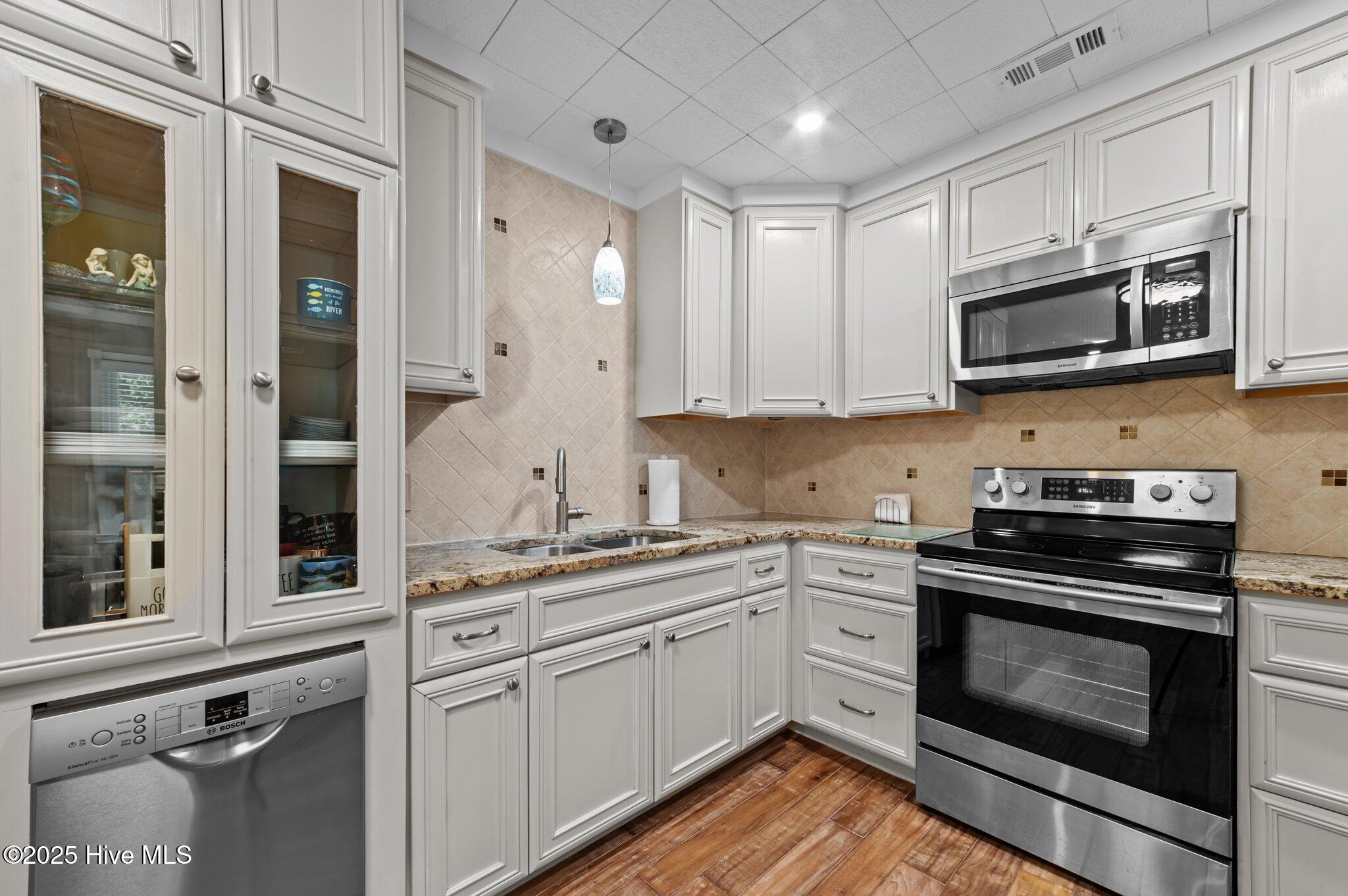 109 Edgewater Beach Road Washington, NC 27889 - Photo 7 of 70 34-web-or-mls-LHV_5545